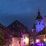 Schoene Dachwohnung Mit 2 Schlafzimmern Im Zentrum Von - Erzgebirge *