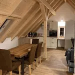 Schoene Dachwohnung Mit 2 Schlafzimmern Im Zentrum Von - Erzgebirge Appartement