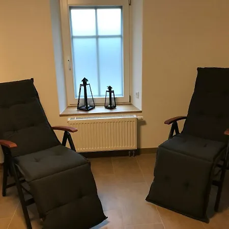 Schoene Dachwohnung Mit 2 Schlafzimmern Im Zentrum Von - Erzgebirge Apartament *