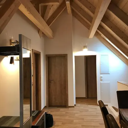 Schoene Dachwohnung Mit 2 Schlafzimmern Im Zentrum Von - Erzgebirge * シュヴァルツェンベルク