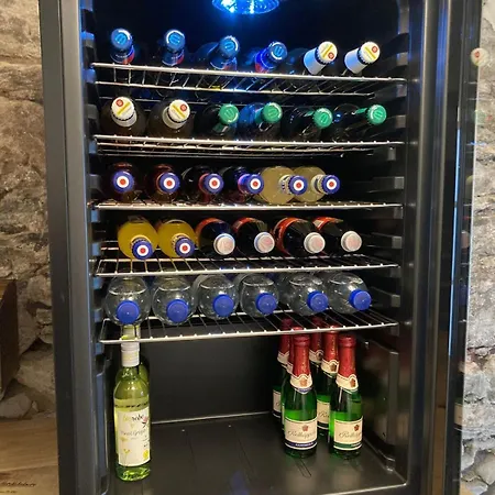 Schoene Dachwohnung Mit 2 Schlafzimmern Im Zentrum Von - Erzgebirge Apartament