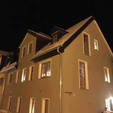 Schoene Dachwohnung Mit 2 Schlafzimmern Im Zentrum Von - Erzgebirge