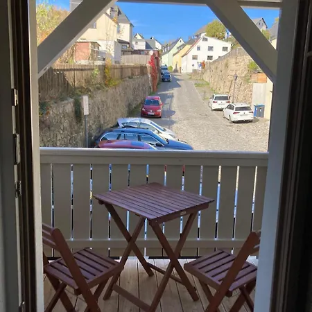 Schoene Dachwohnung Mit 2 Schlafzimmern Im Zentrum Von Schwarzenberg - Erzgebirge *