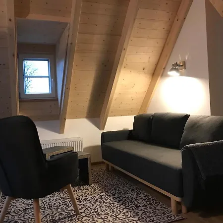 Schoene Dachwohnung Mit 2 Schlafzimmern Im Zentrum Von Schwarzenberg - Erzgebirge Apartment