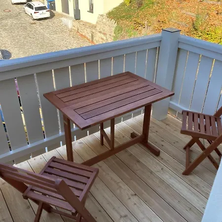 Schoene Dachwohnung Mit 2 Schlafzimmern Im Zentrum Von - Erzgebirge Apartament *