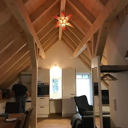 Schoene Dachwohnung Mit 2 Schlafzimmern Im Zentrum Von - Erzgebirge Apartament