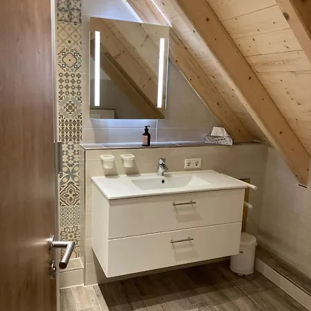 アパート Schoene Dachwohnung Mit 2 Schlafzimmern Im Zentrum Von - Erzgebirge *
