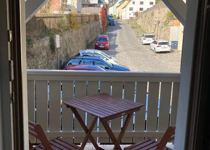 Schoene Dachwohnung Mit 2 Schlafzimmern Im Zentrum Von - Erzgebirge *