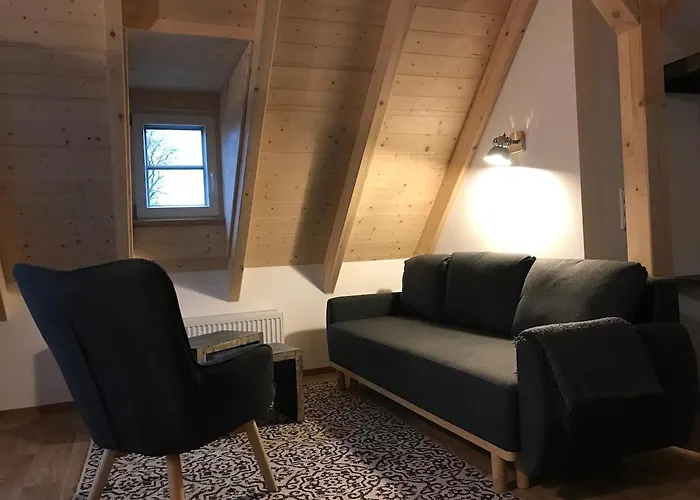 Schoene Dachwohnung Mit 2 Schlafzimmern Im Zentrum Von - Erzgebirge Apartament