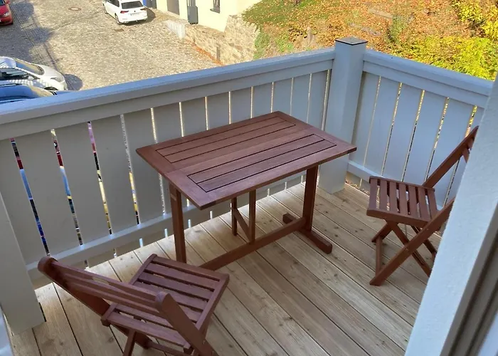Schoene Dachwohnung Mit 2 Schlafzimmern Im Zentrum Von - Erzgebirge Apartament *