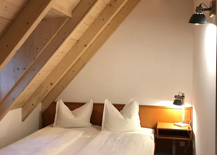 Schoene Dachwohnung Mit 2 Schlafzimmern Im Zentrum Von - Erzgebirge