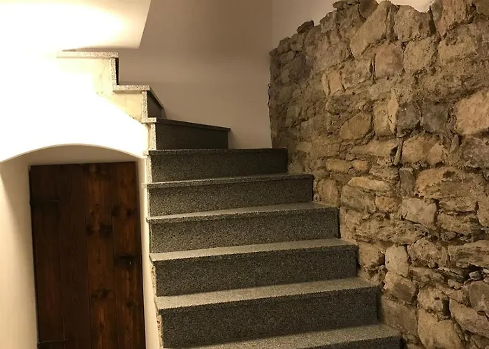 Schoene Dachwohnung Mit 2 Schlafzimmern Im Zentrum Von - Erzgebirge Apartament *