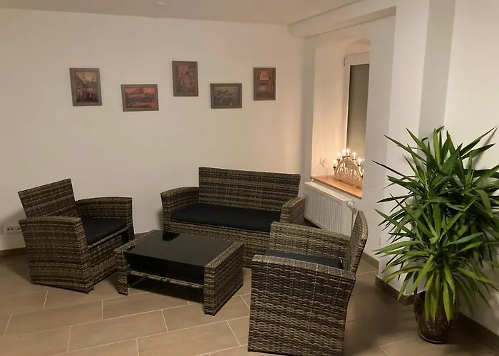 Schoene Dachwohnung Mit 2 Schlafzimmern Im Zentrum Von - Erzgebirge *