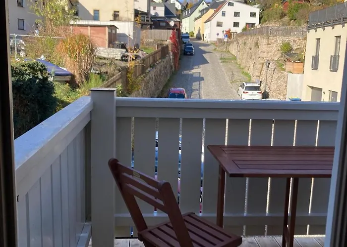 Schoene Dachwohnung Mit 2 Schlafzimmern Im Zentrum Von - Erzgebirge